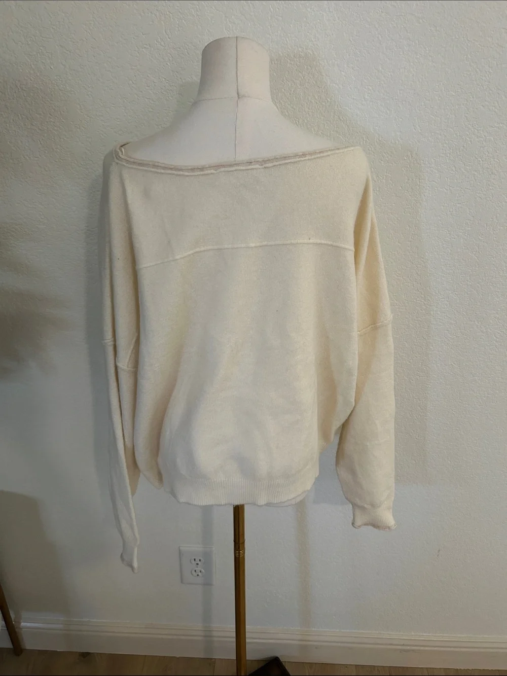 Free People See Me SoftSpun Pullover, Cream, Medium, NWOT display sweater